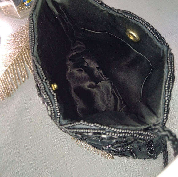 Black beaded tulip evening bag - Picture 3 of 3